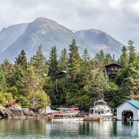 Stillpoint Lodge - All-Inclusive Halibut Cove ภายนอก รูปภาพ