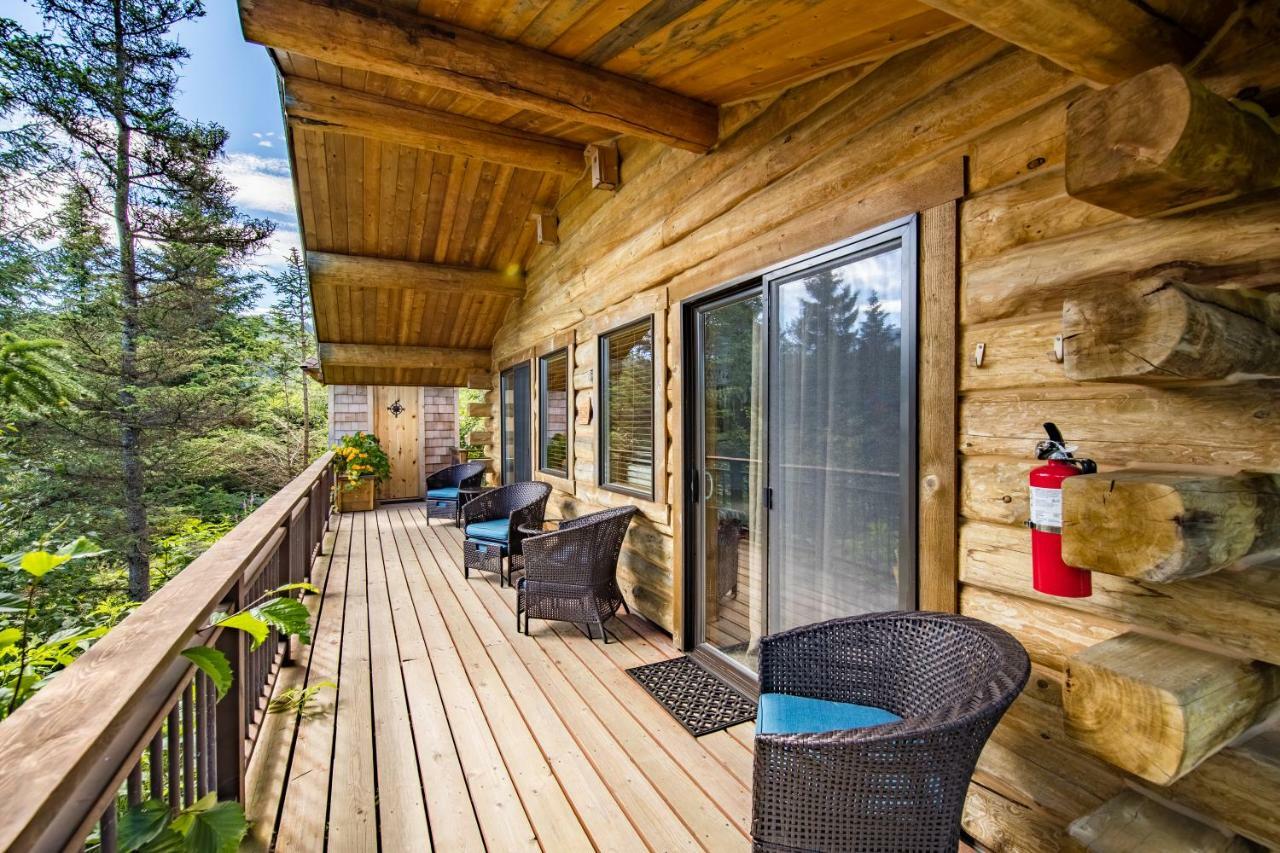 Stillpoint Lodge - All-Inclusive Halibut Cove ภายนอก รูปภาพ
