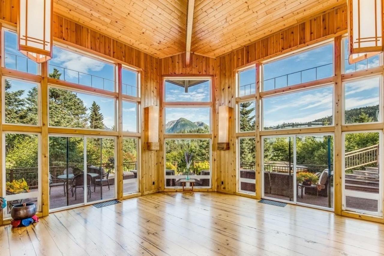 Stillpoint Lodge - All-Inclusive Halibut Cove ภายนอก รูปภาพ