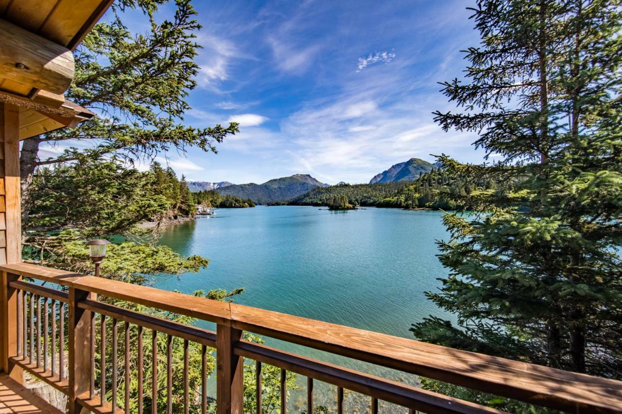 Stillpoint Lodge - All-Inclusive Halibut Cove ภายนอก รูปภาพ
