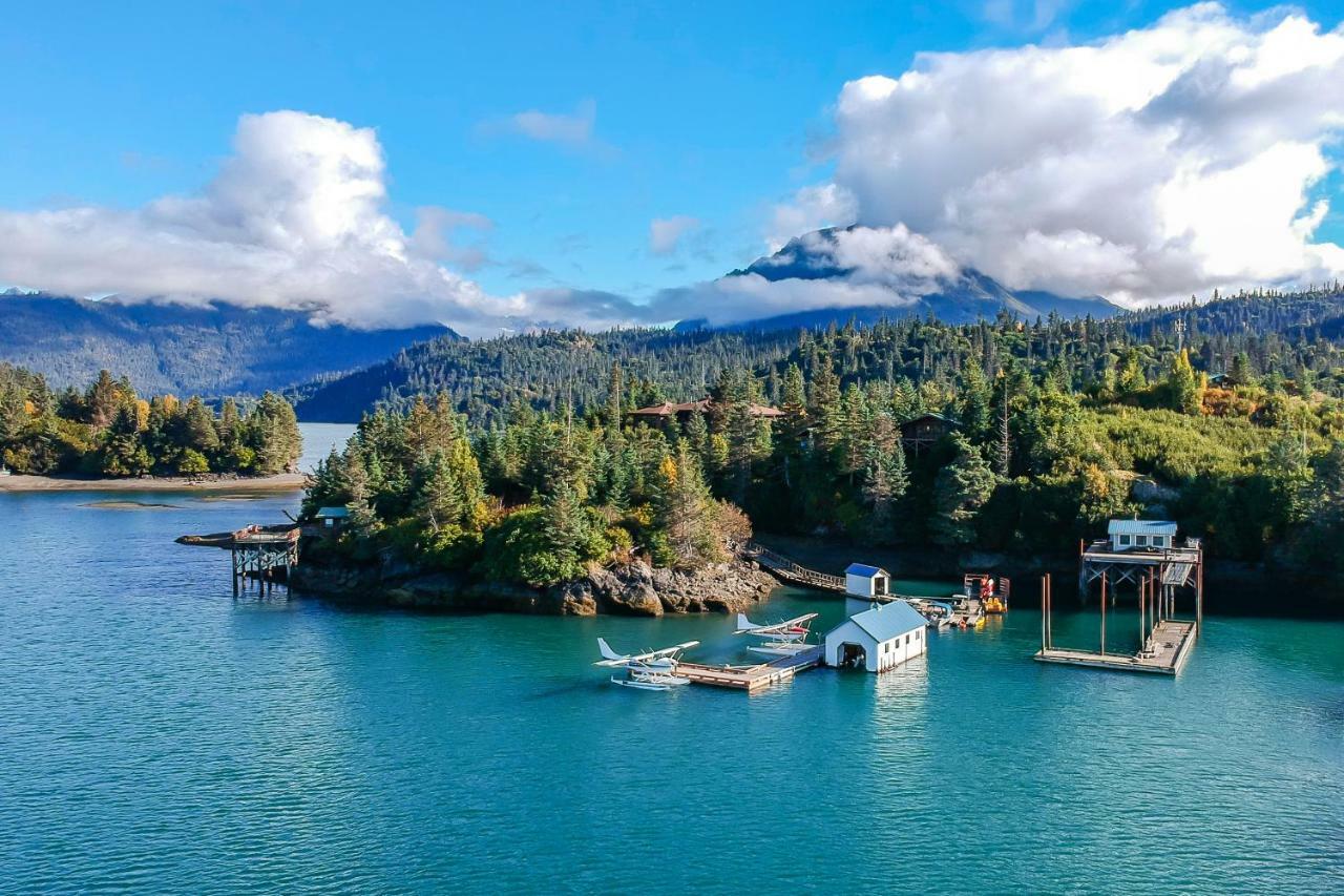 Stillpoint Lodge - All-Inclusive Halibut Cove ภายนอก รูปภาพ