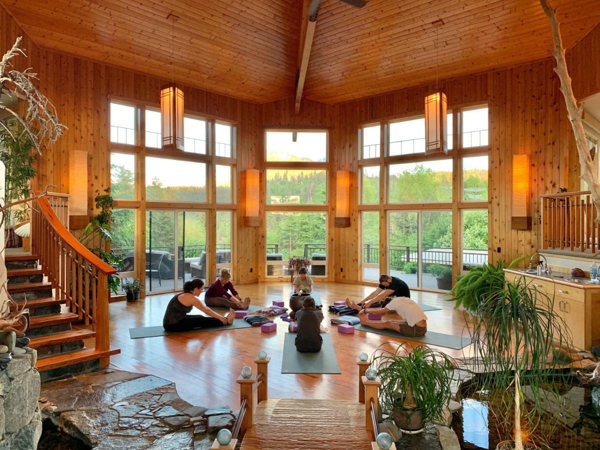 Stillpoint Lodge - All-Inclusive Halibut Cove ภายนอก รูปภาพ